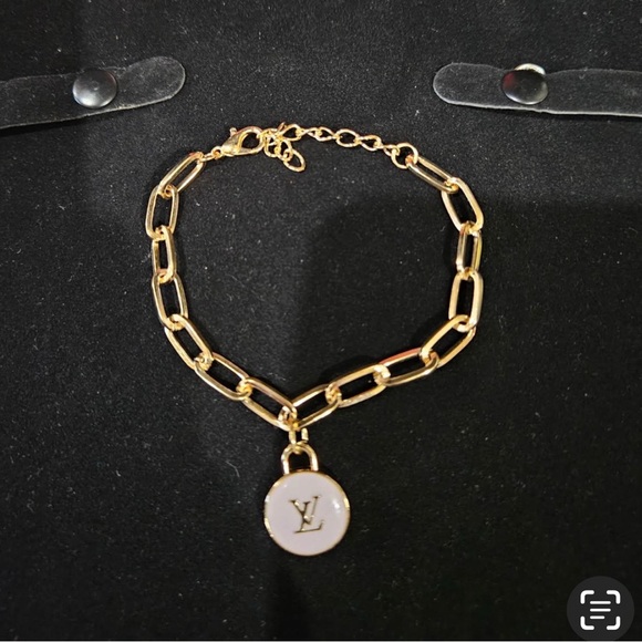 Louis Vuitton light purple Pendant Gold Chain Bracelet - Picture 1 of 1